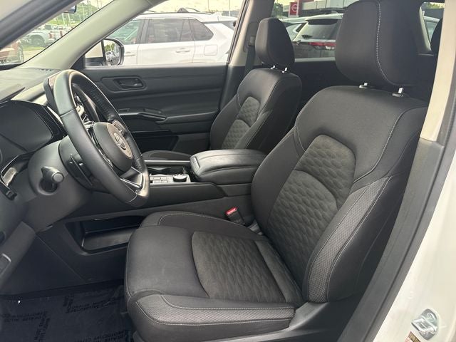 2023 Nissan Pathfinder SV