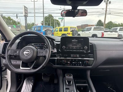 2023 Nissan Pathfinder SV