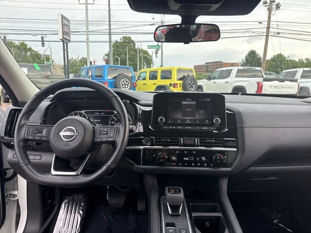 2023 Nissan Pathfinder SV