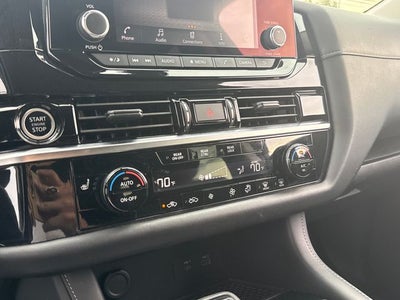 2023 Nissan Pathfinder SV