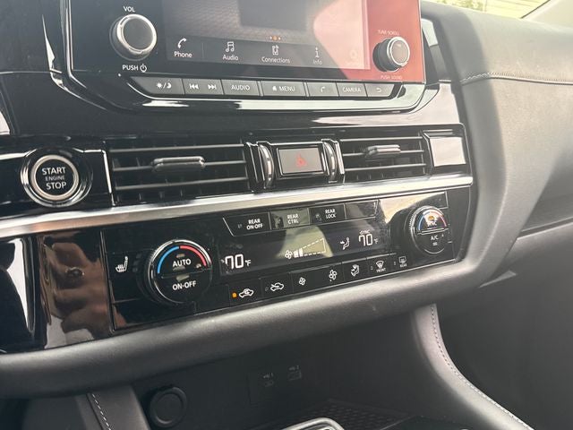 2023 Nissan Pathfinder SV