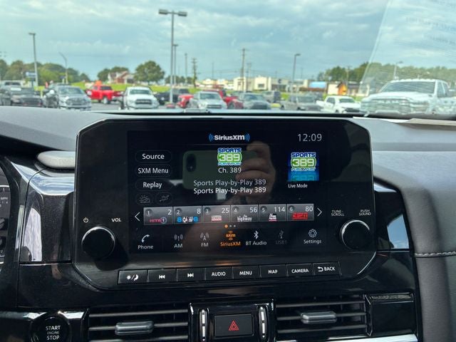 2025 Nissan Pathfinder SL