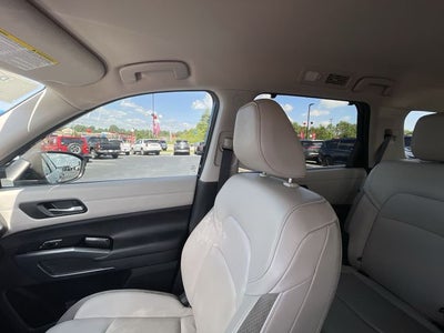 2023 Nissan Pathfinder SL