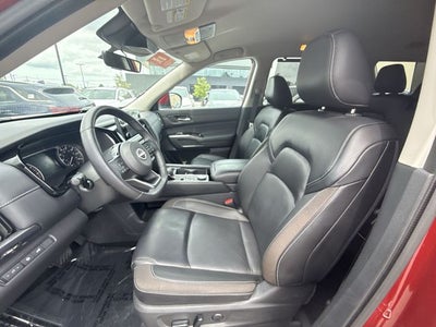2024 Nissan Pathfinder SL