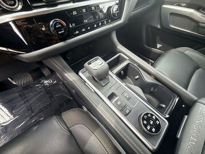 2024 Nissan Pathfinder SL
