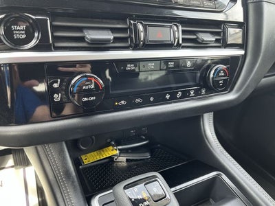 2025 Nissan Pathfinder Platinum
