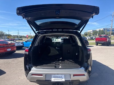2023 Nissan Pathfinder Platinum