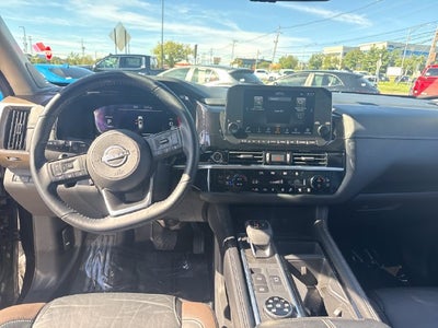 2023 Nissan Pathfinder Platinum