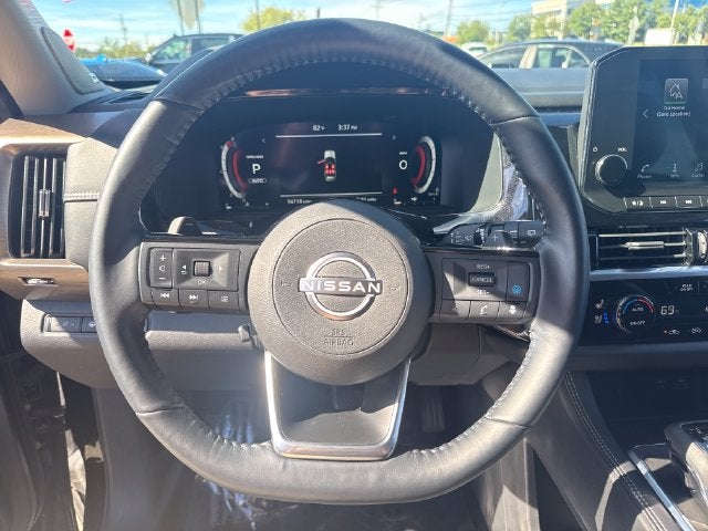 2023 Nissan Pathfinder Platinum