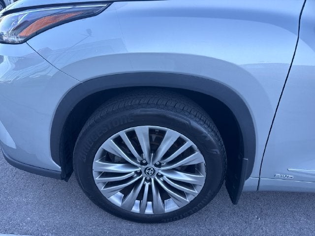 2022 Toyota Highlander Hybrid Platinum