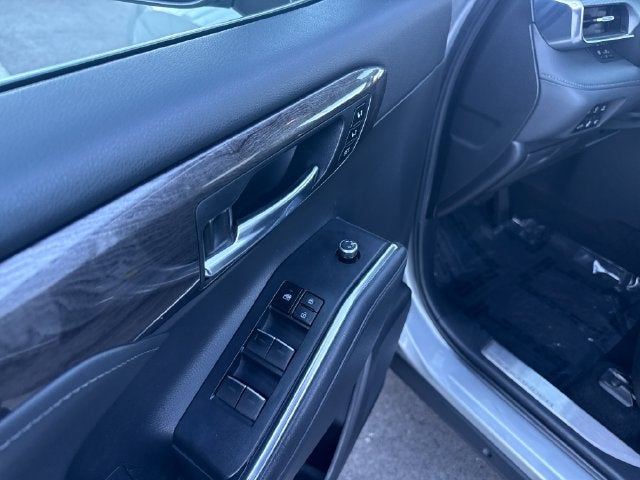 2022 Toyota Highlander Hybrid Platinum