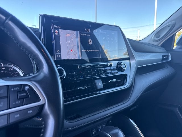 2022 Toyota Highlander Hybrid Platinum