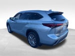 2022 Toyota Highlander Hybrid Platinum