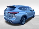 2022 Toyota Highlander Hybrid Platinum
