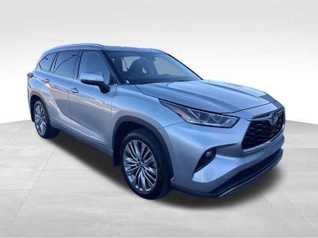 2022 Toyota Highlander Hybrid Platinum