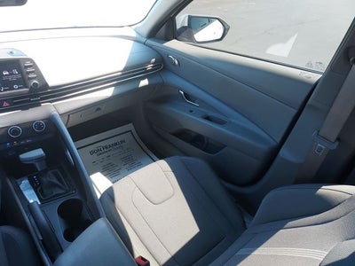 2025 Hyundai Elantra SE