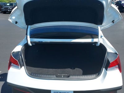 2025 Hyundai Elantra SE