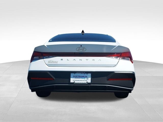 2025 Hyundai Elantra SE