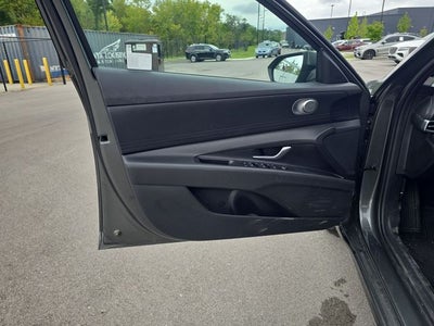 2025 Hyundai Elantra SE