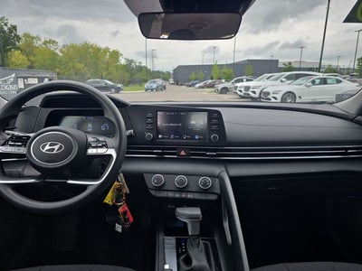 2025 Hyundai Elantra SE