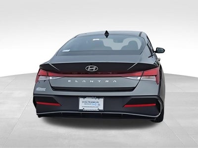 2025 Hyundai Elantra SE