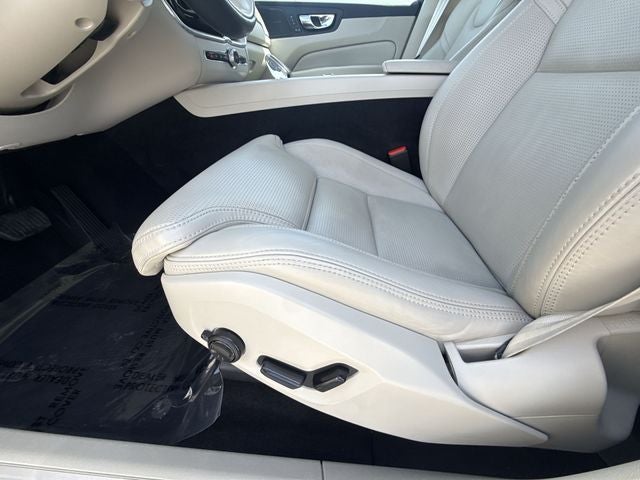 2022 Volvo XC60 B6 Inscription