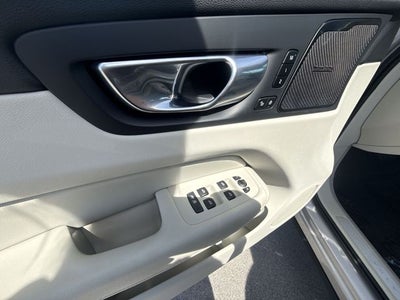 2022 Volvo XC60 B6 Inscription