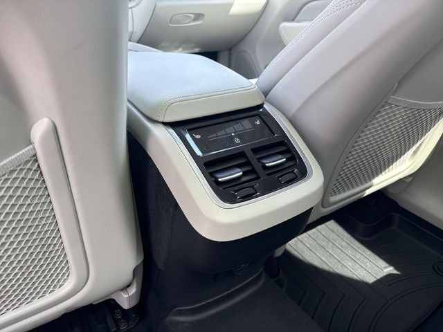 2022 Volvo XC60 B6 Inscription