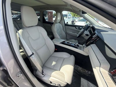 2022 Volvo XC60 B6 Inscription