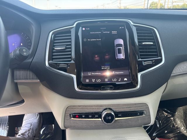 2023 Volvo XC90 B5 Plus