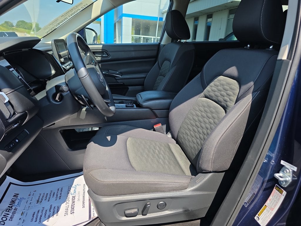 2024 Nissan Pathfinder SV