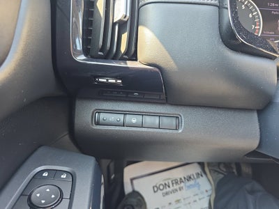 2024 Nissan Pathfinder SV