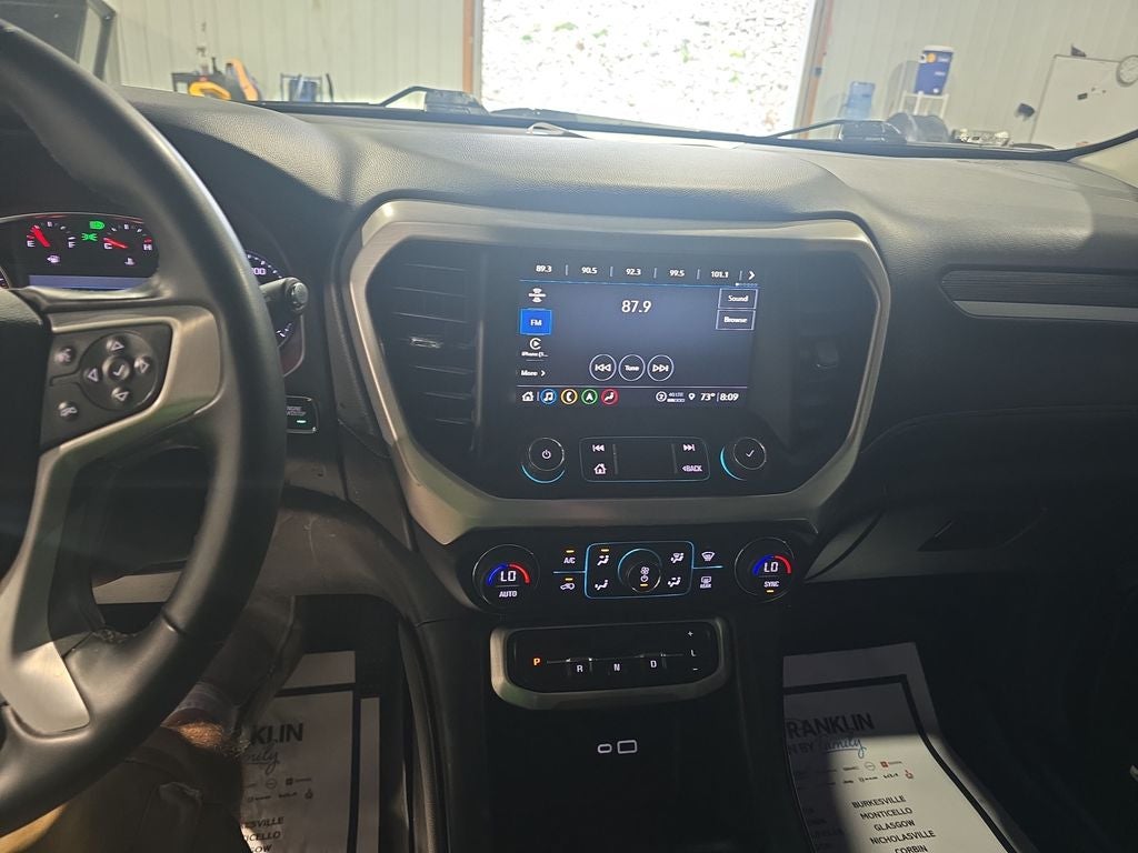 2023 GMC Acadia SLT