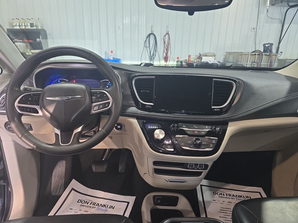 2023 Chrysler Pacifica Hybrid Touring L