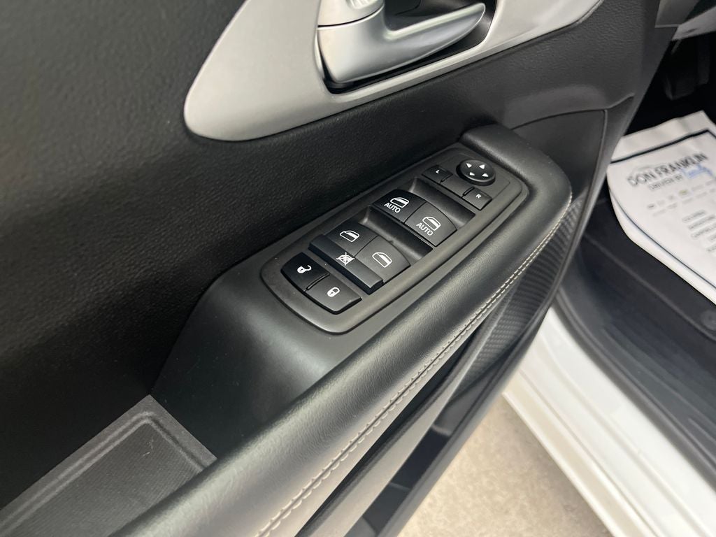 2024 Chrysler Pacifica Hybrid Select S Appearance