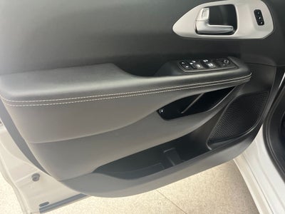 2024 Chrysler Pacifica Hybrid Select S Appearance