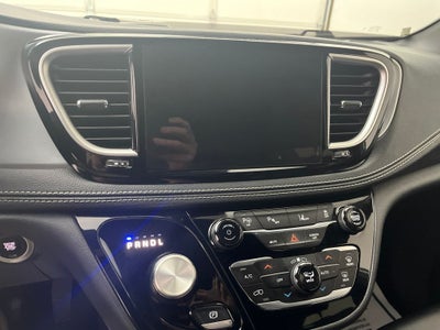 2024 Chrysler Pacifica Hybrid Select S Appearance