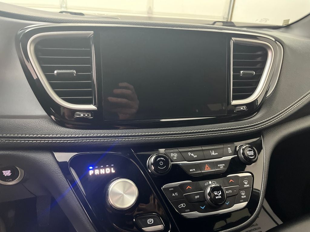 2024 Chrysler Pacifica Hybrid Select S Appearance
