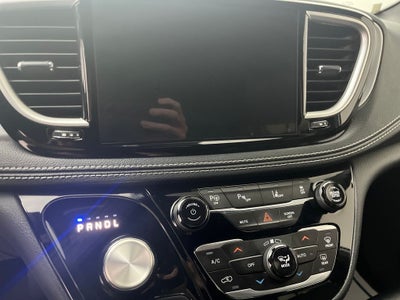 2024 Chrysler Pacifica Hybrid Select S Appearance