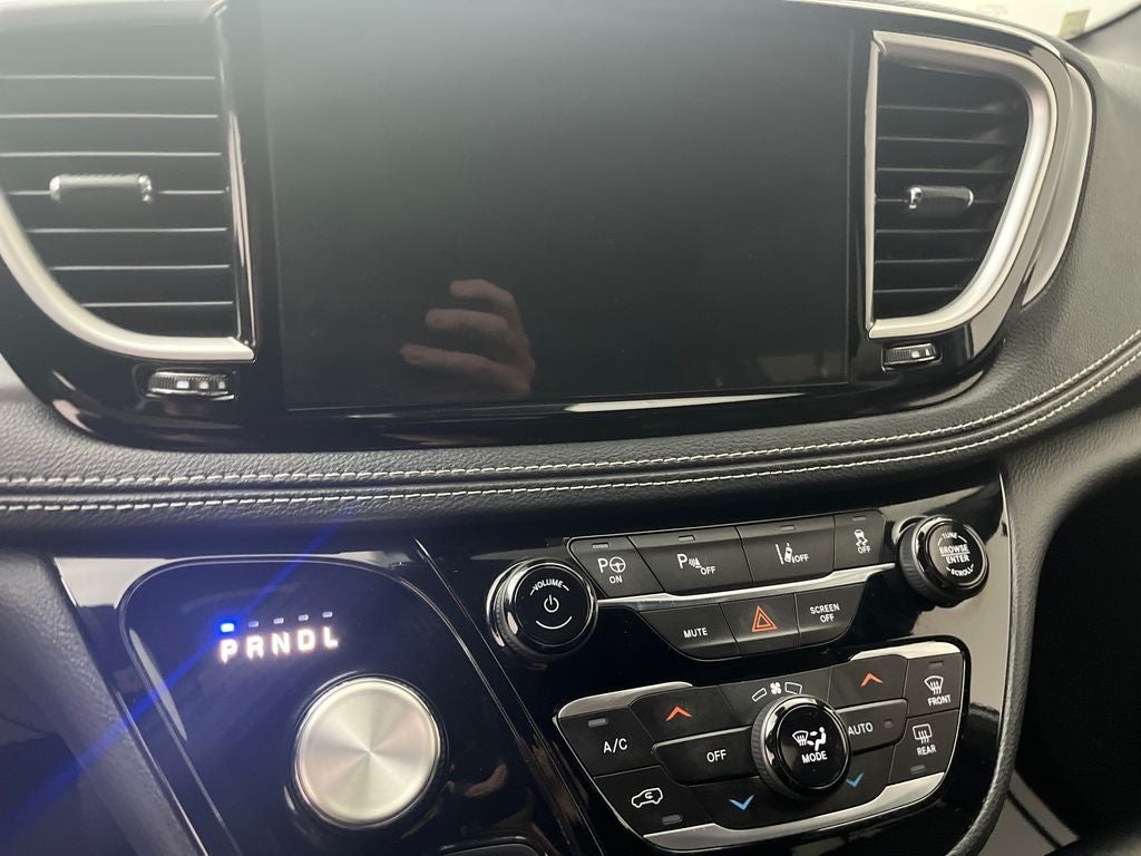 2024 Chrysler Pacifica Hybrid Select S Appearance