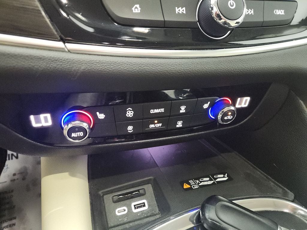 2023 Buick Enclave Essence