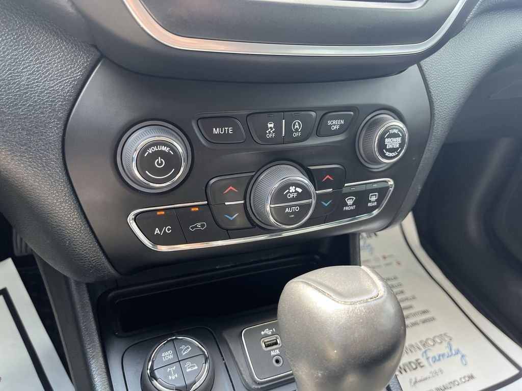 2023 Jeep Cherokee Trailhawk