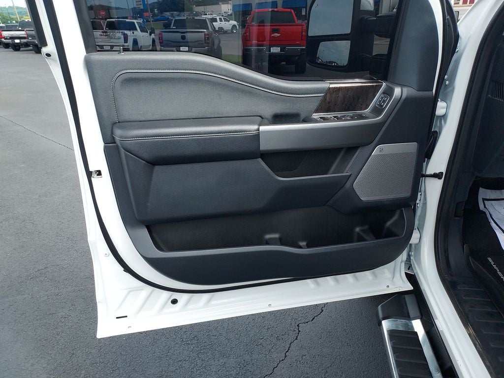 2025 Ford F-350SD Lariat DRW