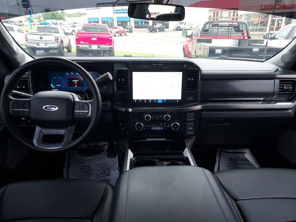 2025 Ford F-350SD Lariat DRW