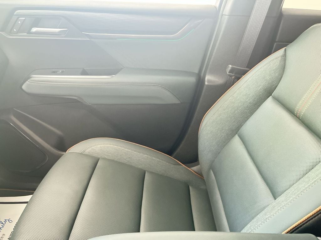 2025 GMC Acadia AT4