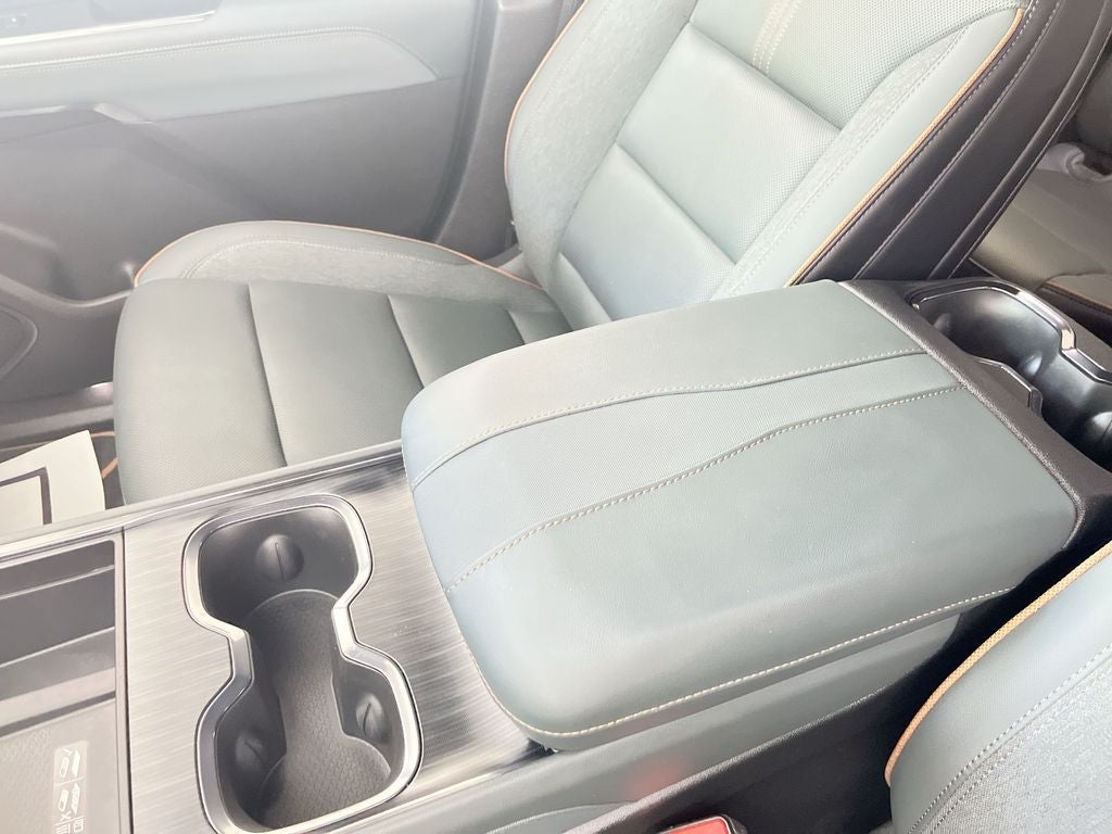2025 GMC Acadia AT4