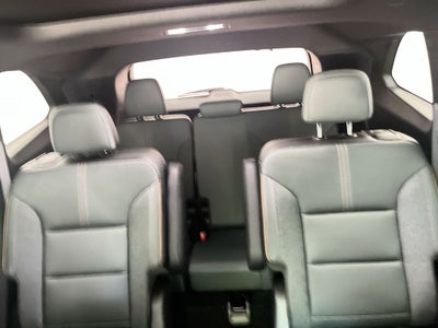 2025 GMC Acadia AT4