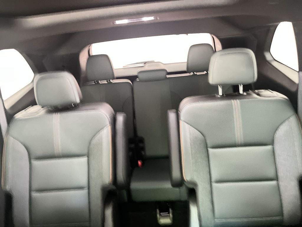 2025 GMC Acadia AT4