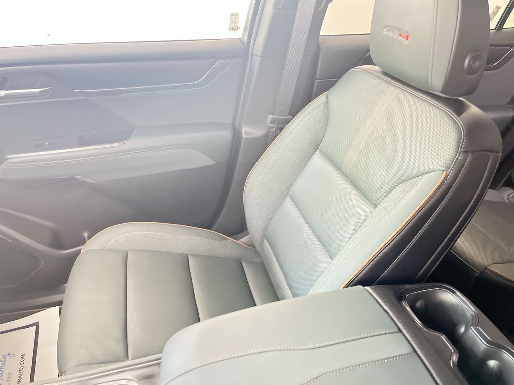 2025 GMC Acadia AT4