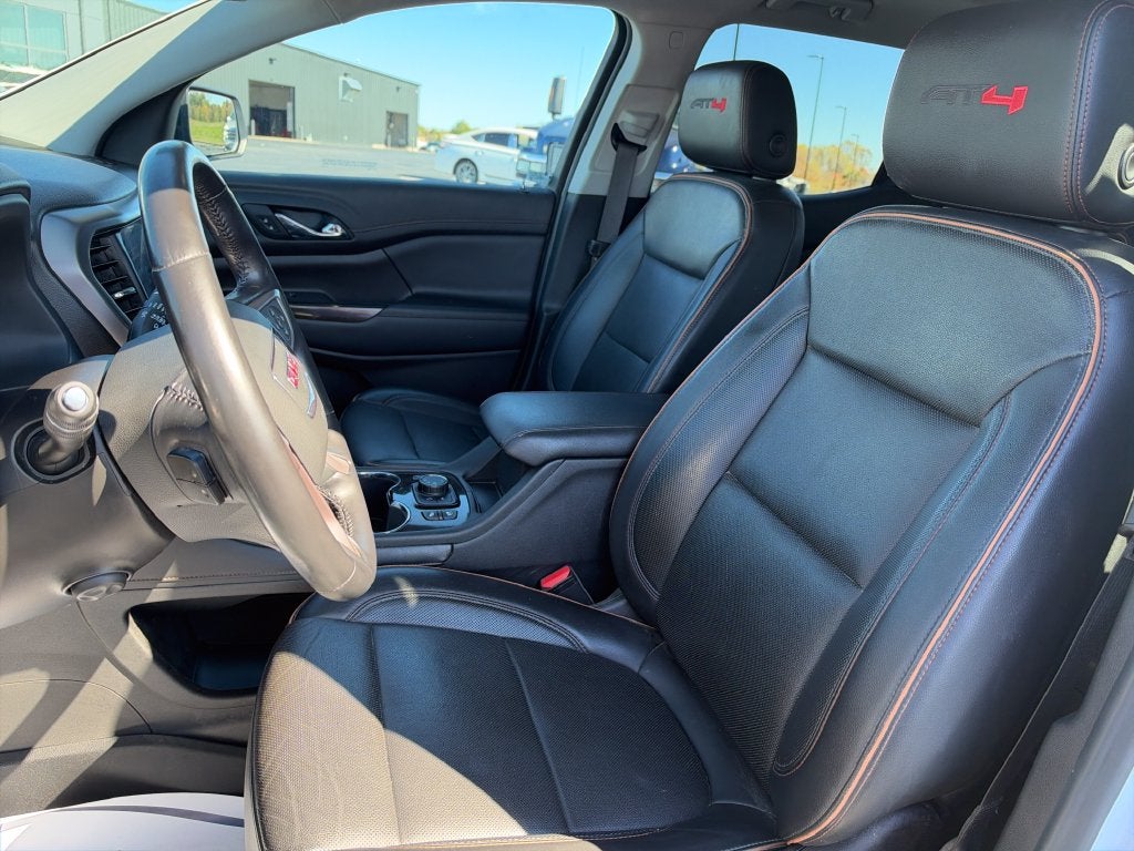2022 GMC Acadia AT4
